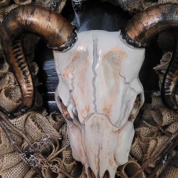 Halloween 🦇 Skull Wreath, 18 inches - Picture 3 of 4